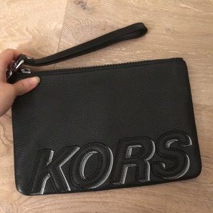 New! $148 JUMBO Michael kors travel pouch wristlet